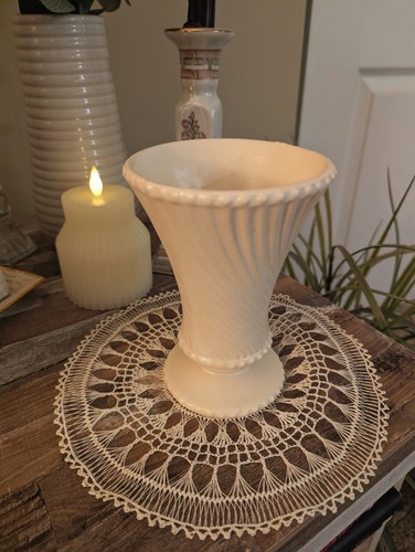Vintage mccoy usa spiral bud - spiral,